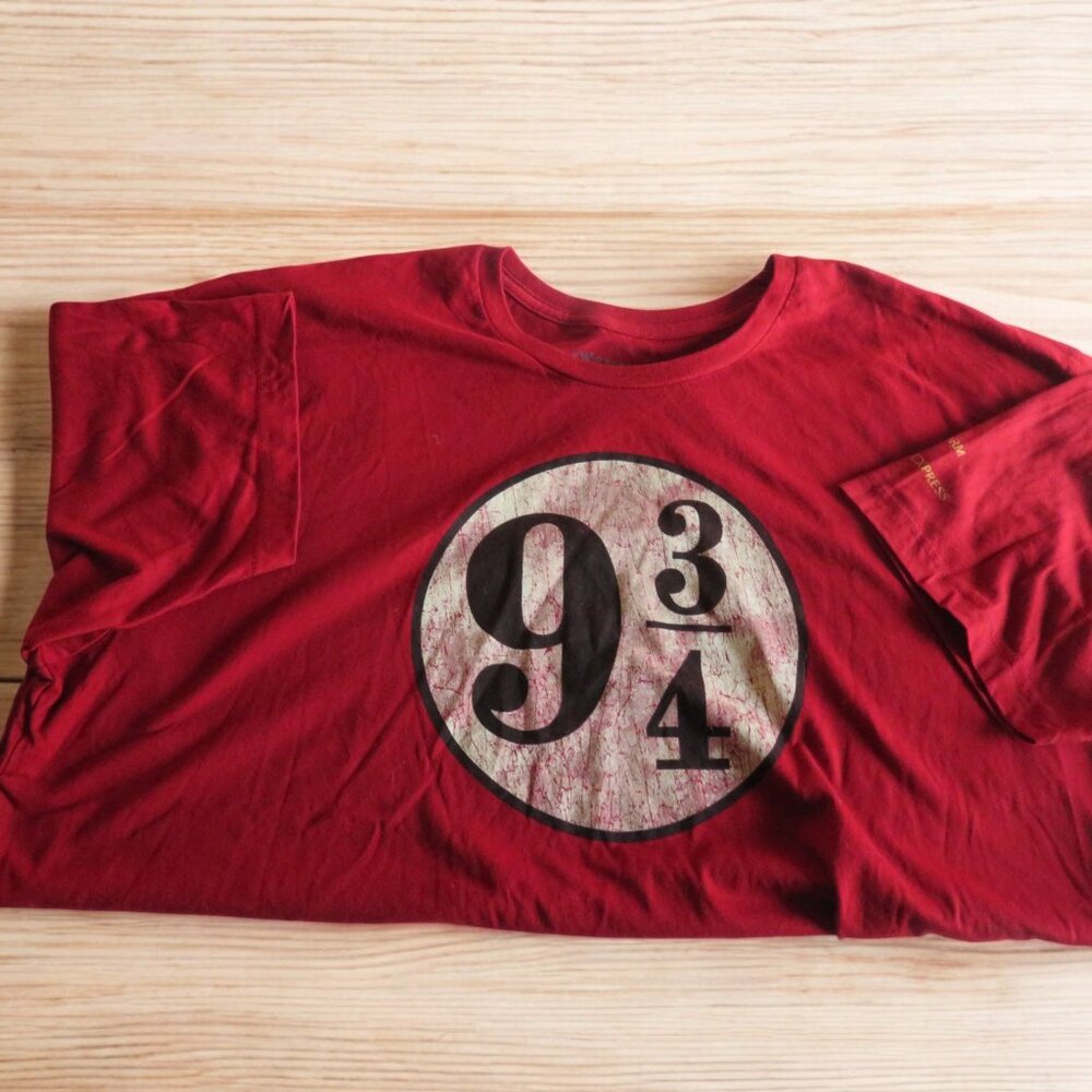 Wizarding World Harry Potter -9 3/4 Hogwarts Express - Red T-Shirt - 3XL - NWT - Picture 4 of 8
